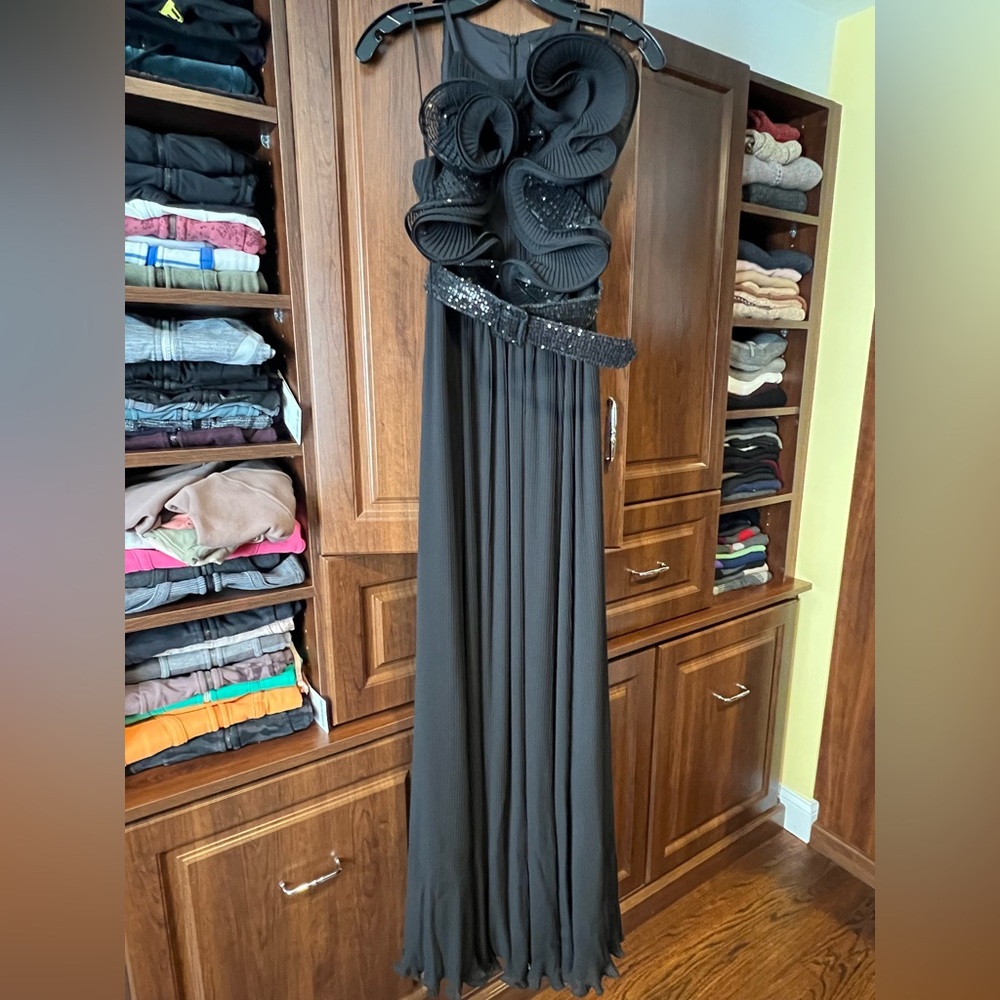 Badgley Mischka Pleated Sequin Ruffle Gown! - Picture 8 of 16